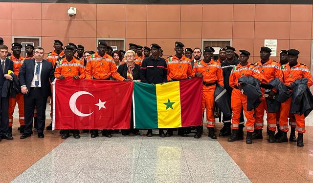 Senegal, Türkiye'ye 30 kişilik arama kurtarma ekibi gönderdi