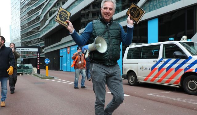 Hollanda’da ırkçı Edwin Wagensveld yine Kur’an-ı Kerim yırttı