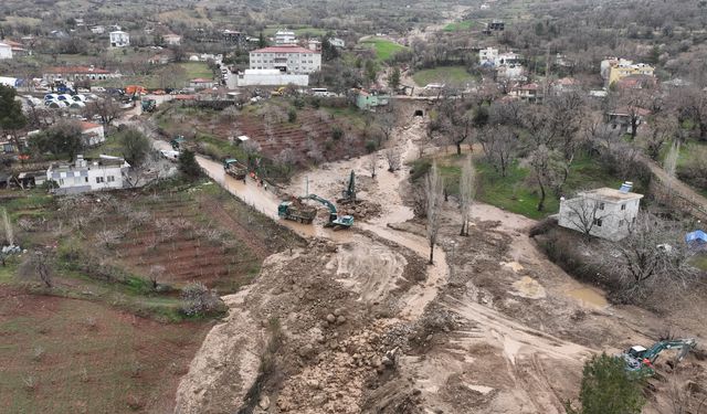 Selde kaybolan anne ve kızını bulmak için çalışmalar sürüyor