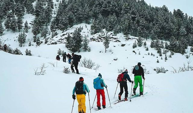 Artvin'de çığ düştü: 2 ölü, 7 yaralı