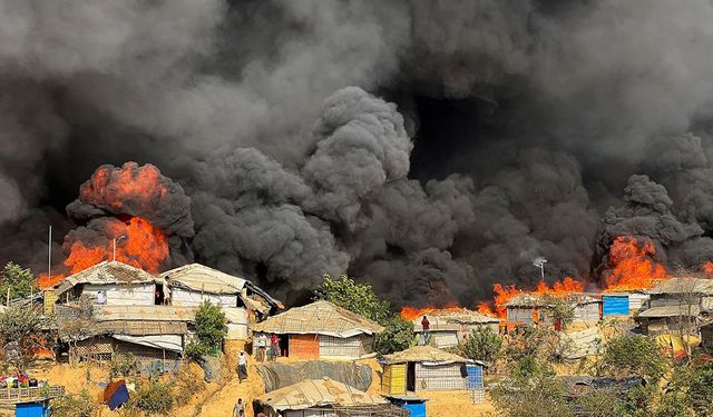 Bangladeş'te çıkan yangında 12 bin kişi yerinden oldu