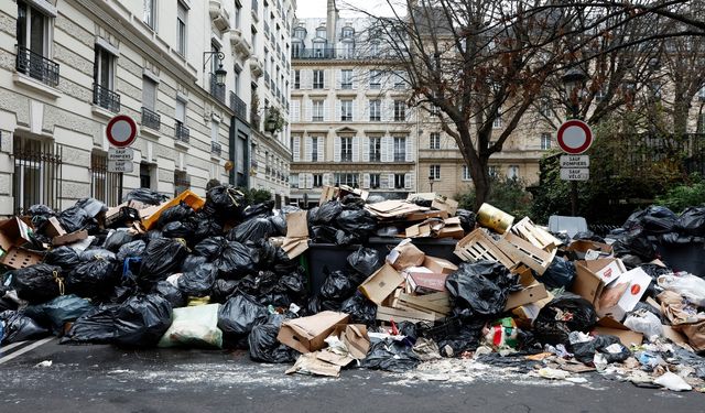 Paris'te biriken çöplere ilişkin ihtarname gönderildi