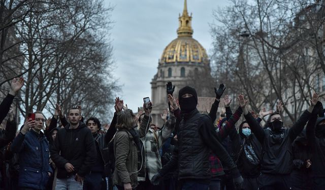 Paris'teki protestolarında 243 kişi gözaltına alındı