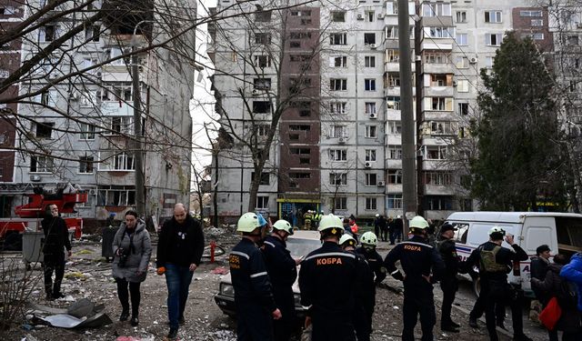 Ukrayna'da 9 katlı apartmana füze isabet etti: 1 ölü, 25 yaralı