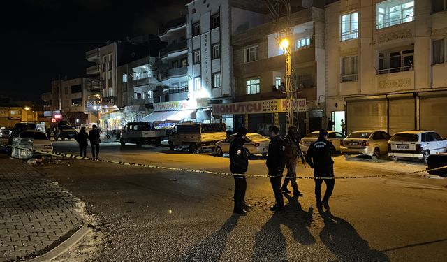 Silahlı kavgada 1'i polis memuru 2 kişi hayatını kaybetti