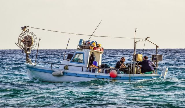 Antalya'da balıkçılar İHA'larla denetleniyor