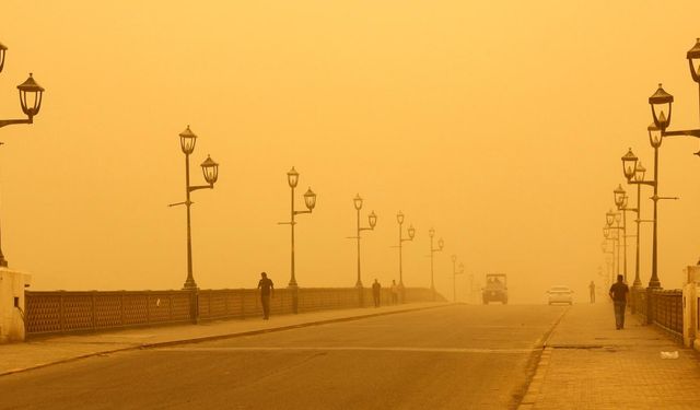 Irak’ı kum fırtınası vurdu: Tüm sağlık kurumları alarma geçti