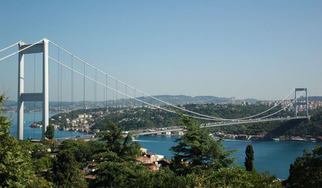 İstanbul Boğazı'nda gemi trafiği çift yönlü askıya alındı