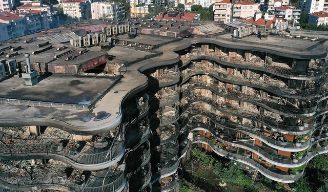 İzmir'deki yangının boyutu gün ağarınca ortaya çıktı