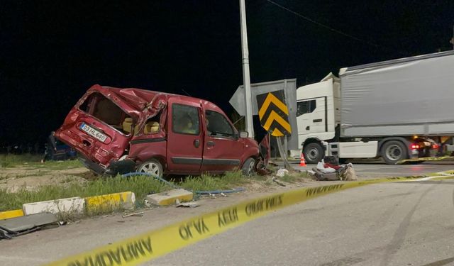 Tırın çarptığı araç başka bir tıra çarptı: 2 ölü