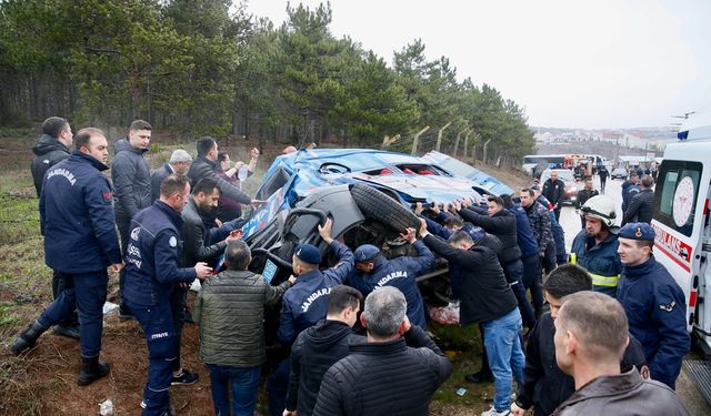 Eskişehir'de zincirleme kaza: 12'si asker 14 yaralı