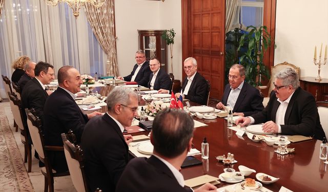 Bakan Çavuşoğlu, Rus mevkidaşı Lavrov ile iftarda bir araya geldi