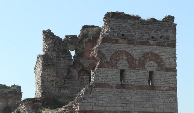 İstanbul'un tarihi surları çökme tehlikesi altında: Bazı bölgeler kapatılacak