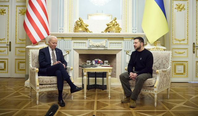 Biden, Zelenskiy'le görüştü