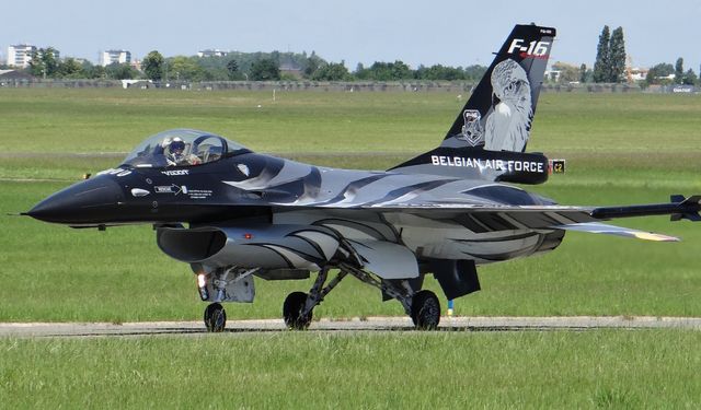 Belçika, Ukraynalı pilotlara F-16 eğitimi vermek istiyor