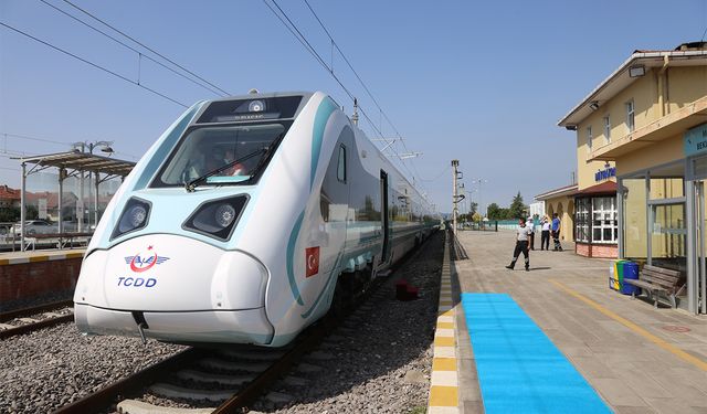 Milli elektrikli tren yolculu seferlerine başlıyor