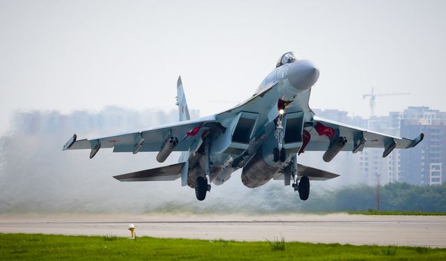 Ukrayna: Herson bölgesindeki kara sularına Rus Su-35 uçağı düştü