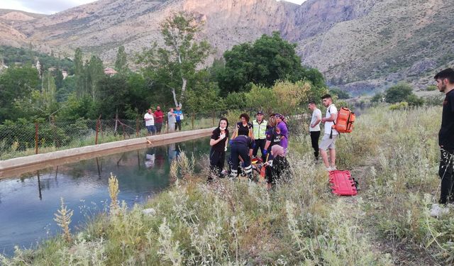 Serinlemek için Fırat Nehri'ne giren genç boğuldu