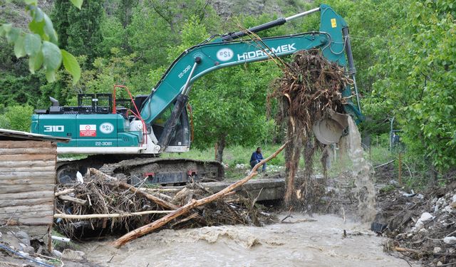 Amasya'da sele kapılan kişiyi arama çalışmaları sürüyor