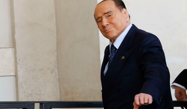 İtalya, Berlusconi için ulusal yas ilan edilmesini tartışıyor