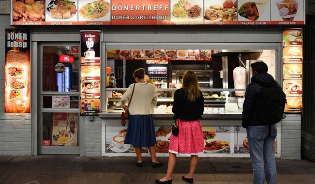 Almanya'da 'Türk dönerine yasak' tartışması büyüyor