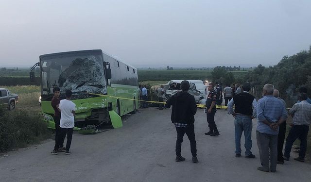 Adana'da otobüsle minibüs çarpıştı: 3 ölü, 9 yaralı