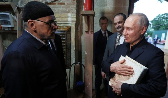 Putin: Rusya'da Kur’an-ı Kerim'e saygısızlık suçtur