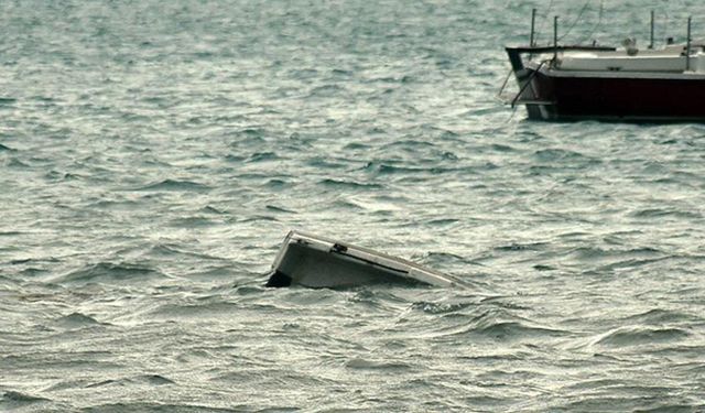 İzmir'de batan balıkçı teknesindeki bir kişinin daha cansız bedenine ulaşıldı