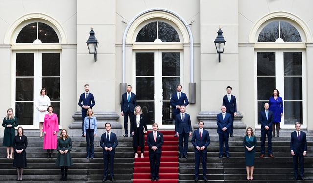 Hollanda'da hükümet düştü