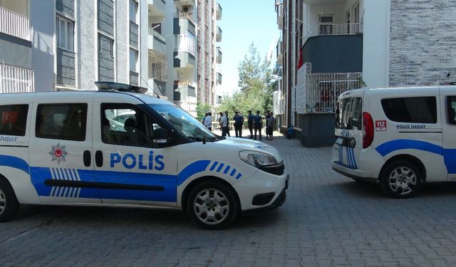 Polis memuru tartıştığı komşusunu öldürdü