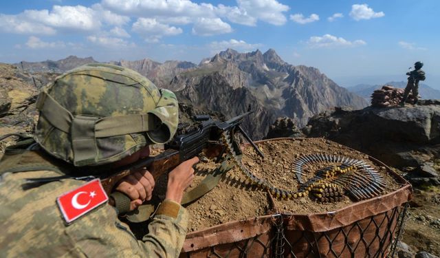 Fırat Kalkanı bölgesinde 12 terörist etkisiz hale getirildi