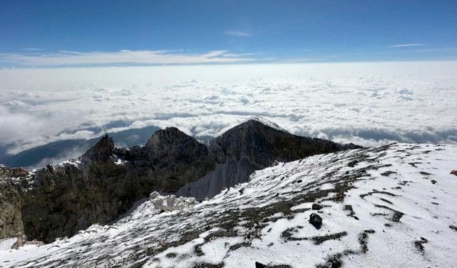 Meksika'nın en yüksek dağına tırmanan 4 dağcı, düşerek öldü