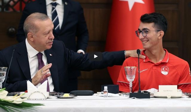 Cumhurbaşkanı Erdoğan Mete Gazoz'u tebrik etti