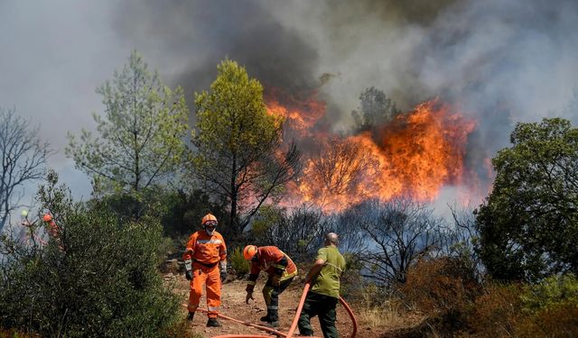 Fransa'da yangınının yayılmasından halk sorumlu tutuldu