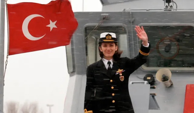 NATO'dan Türkiye'nin ilk kadın amirali Fırat'a tebrik