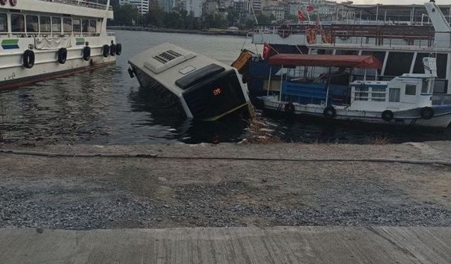 İETT otobüsü denize düştü