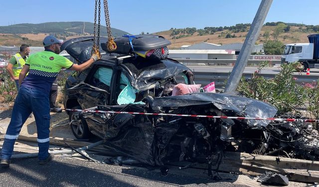 Aksaray'da bariyerlere çarpan otomobilin 16 yaşındaki sürücüsü hayatını kaybetti