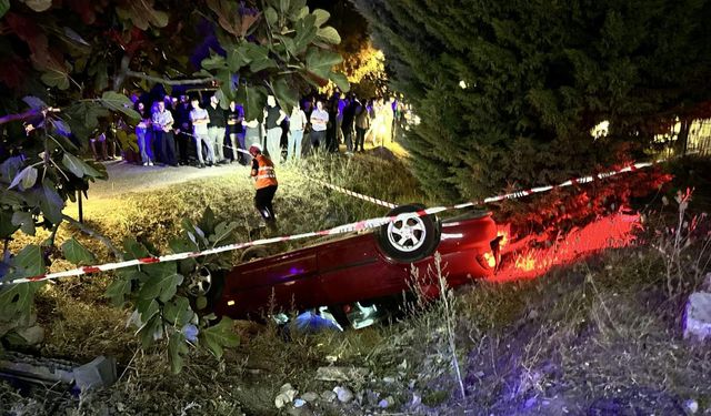 Manisa'da otomobil önce bisiklete ardından iki araca çarptı: 3 ölü