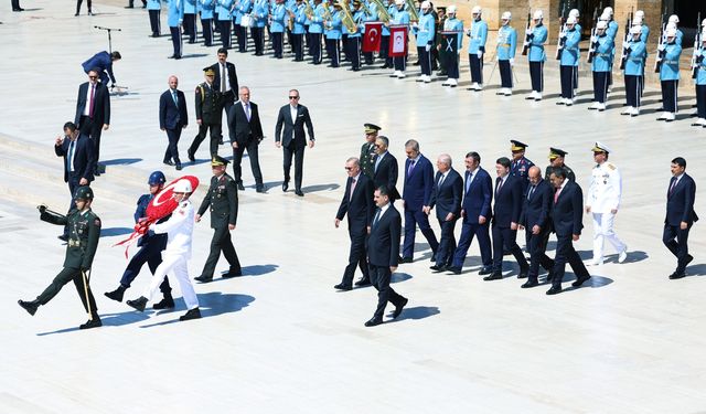 Yüksek Askeri Şura üyeleri Anıtkabir'i ziyaret etti