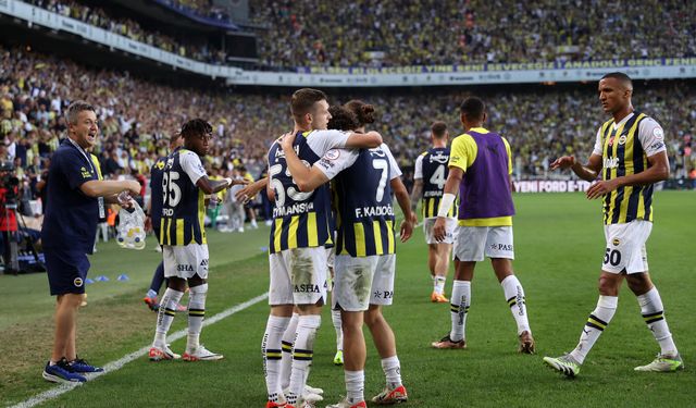 Fenerbahçe gol düellosunda Antalyaspor'u mağlup etti