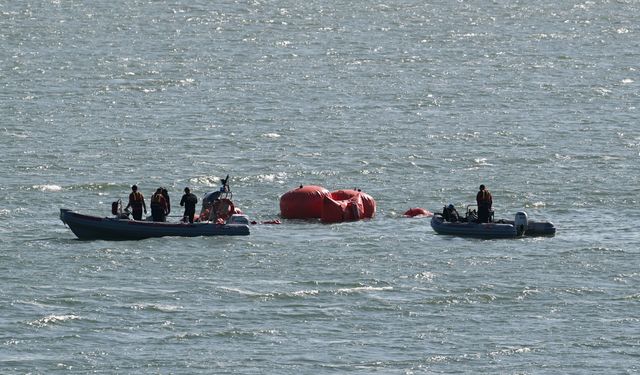 İzmir'de düşen helikopterdeki ikinci pilot, suya atlayarak kurtulmuş