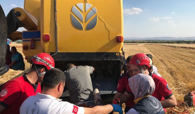 Ayaklarını biçerdövere kaptıran genç hayatını kaybetti