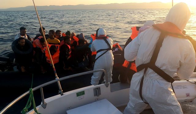 Balıkesir açıklarında 36 düzensiz göçmen kurtarıldı