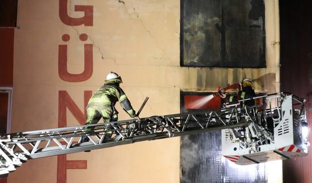 İzmir'de ambalaj imalathanesindeki yangın kontrol altında