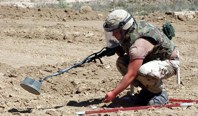 Karabağ'da mayın patlaması sonucu 4 Azerbaycanlı polis şehit oldu