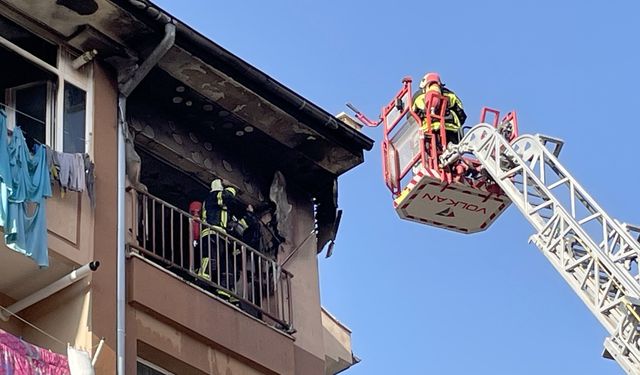 Kayseri'de bir kişi oturduğu evi ateşe verdi