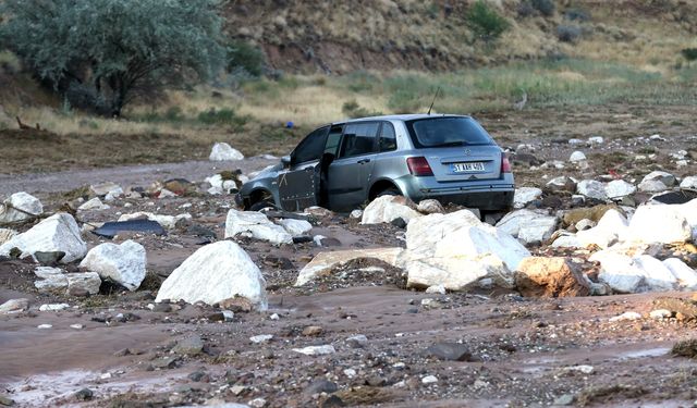 Aksaray'da sel sonrası kaybolan bebek için arama kurtarma çalışmaları sürüyor