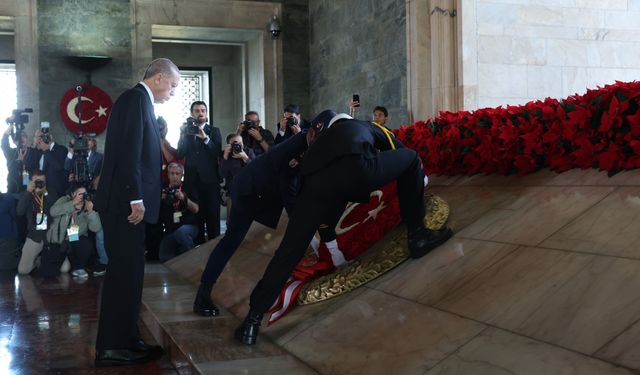 Cumhurbaşkanı Erdoğan Anıtkabir'de