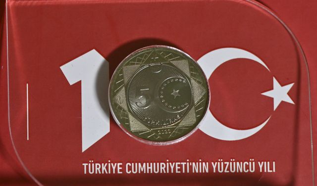 Cumhuriyet'in 100. yılına özel hatıra para basıldı