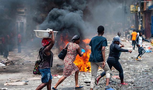 Haiti'de bir minibüse düzenlenen silahlı saldırıda 10 kişi öldü